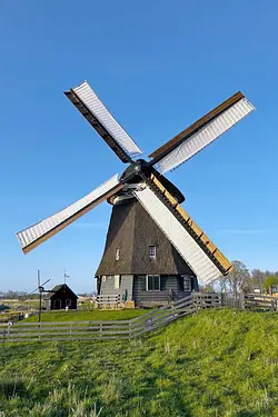 Molen D / Oosterdel, Broek op Langedijk, Abel van loenen (16-04-2026)&nbsp;De molen met zijn nieuwe wiekenkruis | Database Nederlandse molens