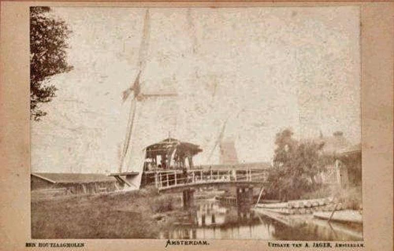 Molen 06491 t Het Leydsche Wapen / 't Leidsche Wapen / De Tobbe (Amsterdam), Ansichtkaart, uitg. A. de Jager, De Steurweglinks De Steur en rechtsachter Het Leidsche Wapen | Database Nederlandse molens