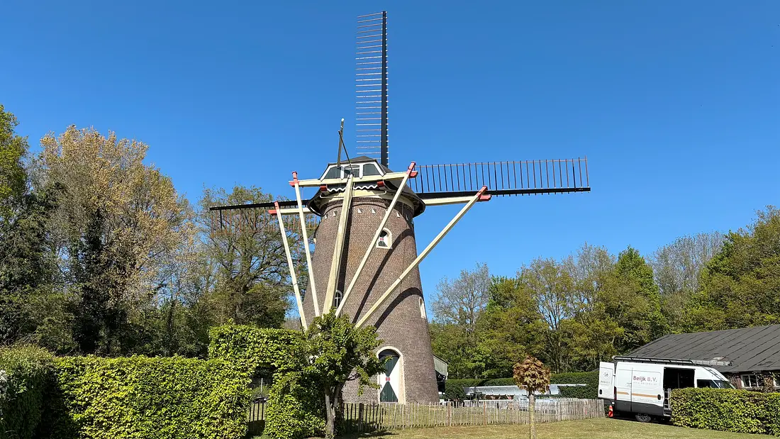 Molen 01228 Joannusmolen (Heumen), Ron Smit (24-04-2026)&nbsp;Het herstel vordert: heklatten rondom | Database Nederlandse molens