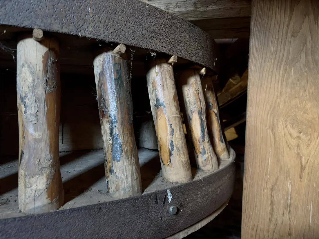 15, Molen 00182 Sint Anna (Weert), Bernhard IJskes (25-04-2026)&nbsp;Detailopname schijfloop - de bovenbonkelaar is conisch uitgevoerd | Database Nederlandse molens