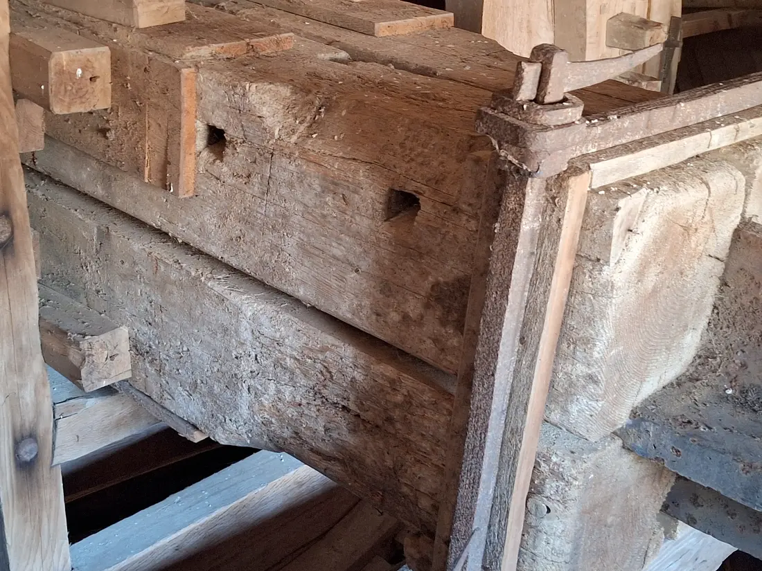 38, Molen 03114 Teunismolen (Dinxperlo - De Heurne), Jay Verkerk (25-04-2026)&nbsp;Oude houten roeden zijn hergebruikt als vulstukken. | Database Nederlandse molens