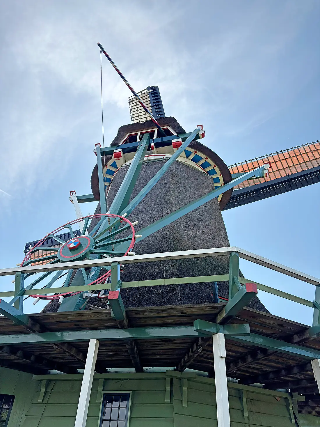 10, Molen 13088 De Paauw (Nauerna), Bernhard IJskes (02-05-2026)&nbsp;Zaanse molenbouw, duidelijk zichtbaar de getrapte weeg van het onderachtkant. | Database Nederlandse molens