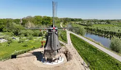 Molen (Naamloos), Waardenburg, Dolf Kanaar (01-05-2026)De molen wordt opgehoogd in verband met dijkverhoging. | Database Nederlandse molens
