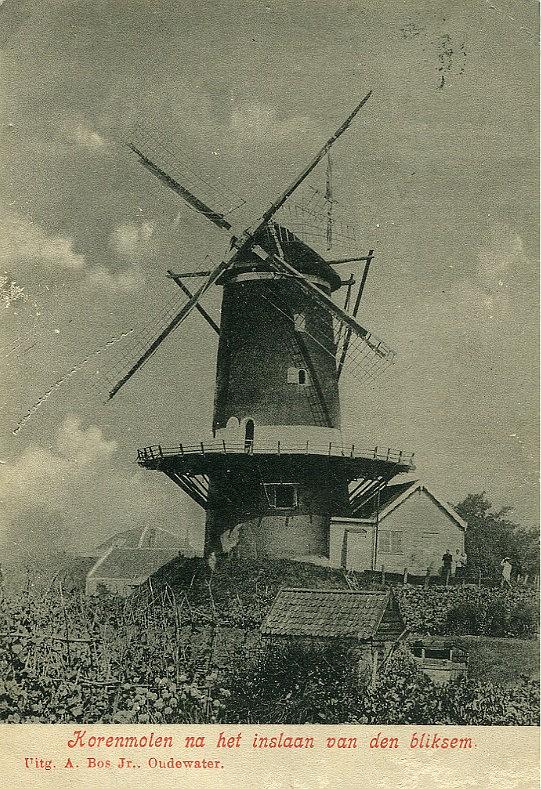 1, Molen 00818 De Hoop (Oudewater), fotograaf onbekend, waarschijnlijk A Bos (21-09-1906); ansichtkaart afgestempeld 21-09-1906 met bliksemschade; collectie Paul van den Berg | Database Nederlandse molens