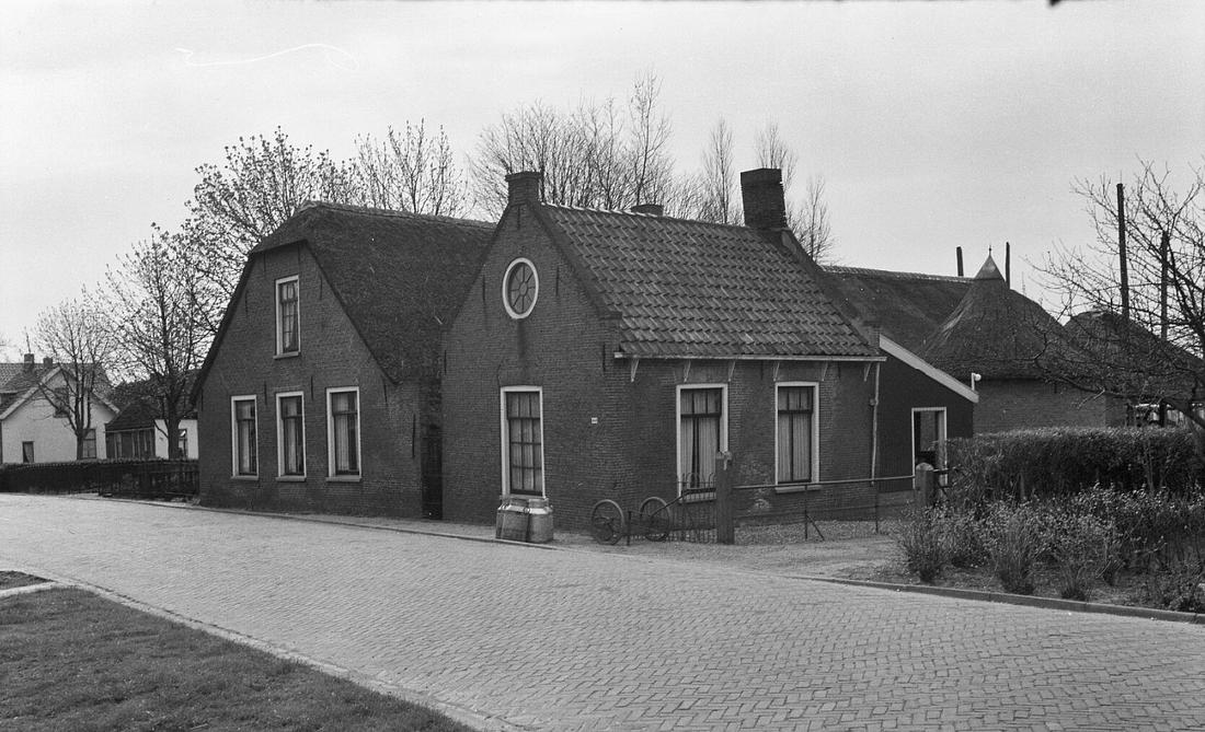 1, Molen 17959 (karnmolen) (Langeraar), Foto opname april 1954, collectie RCE | Database Nederlandse molens
