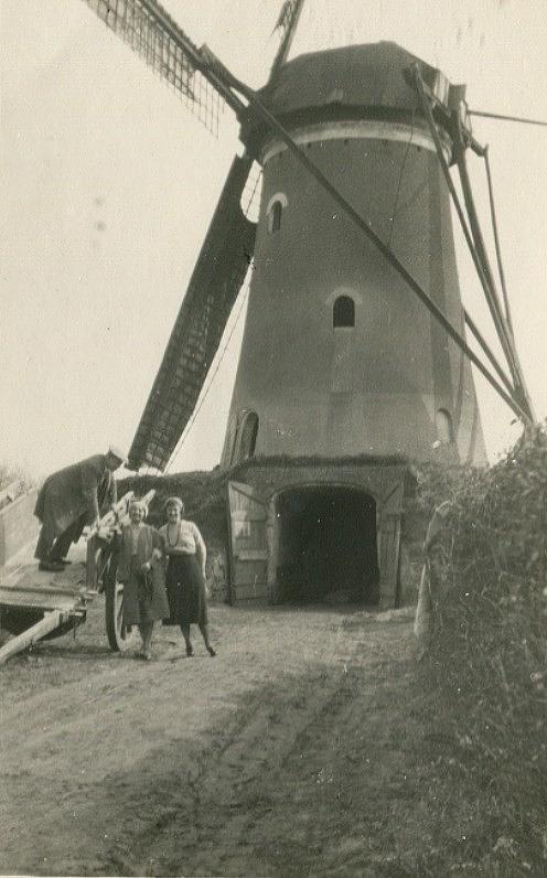 1, Molen 01647 De Weltevreden / Molen van Coppens (Etten-Leur), Foto met annotatie Breda 20-4-1931, vrijwel zeker Molen van Coppens Breda.
collectie Paul van den Berg | Database Nederlandse molens
