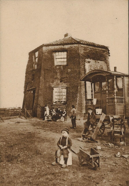 3, Molen 06657 l De Zwaan / De Kleine Zwaan (Amsterdam), collectie Stadsarchief Amsterdam
DocumenttypeprentbriefkaartVervaardigerNuss, A.J. (1843-1919) | Database Nederlandse molens