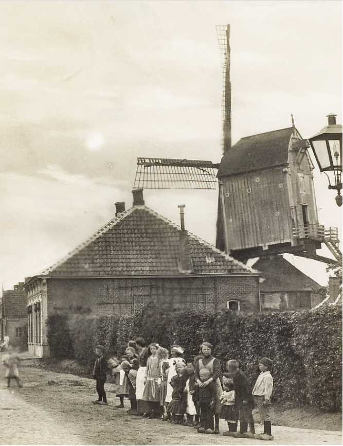 Molen 02651 c (standerdmolen) (Oudenbosch), deel van afbeelding collectie DHM | Database Nederlandse molens