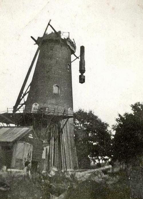 3, Molen 02009 Kruijssens Molen (Tilburg), foto 1943 of eerder | Database Nederlandse molens