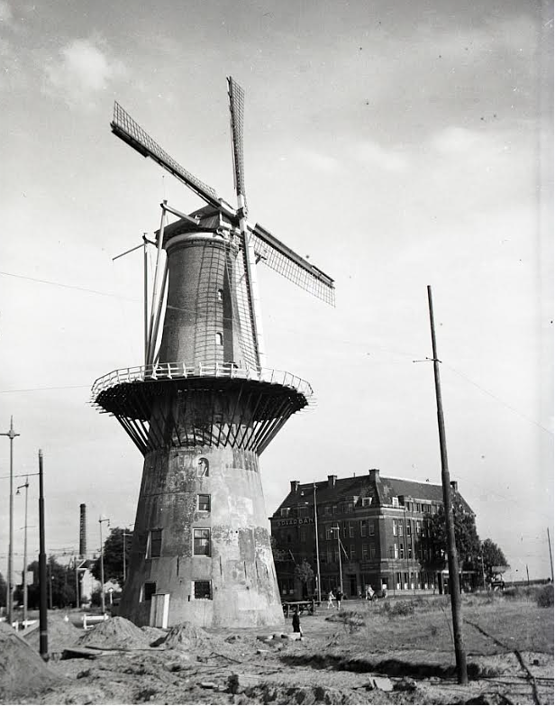 2, Molen 06399 De Noord / Oostpoortmolen / Korenaar (Rotterdam), Foto collectie DVM, 1953 | Database Nederlandse molens