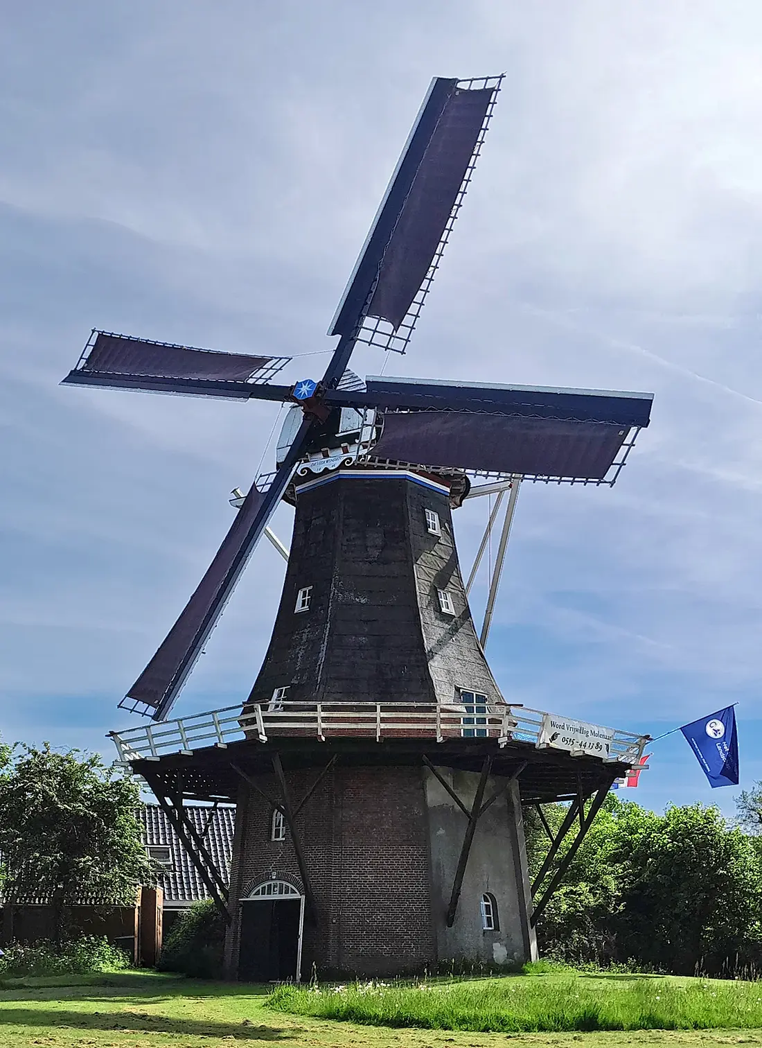 Molen 00492 De Vier Winden (Pieterburen), Martin E. van Doornik (24-05-2026)&nbsp;De molen met nieuwe roeden.&nbsp; | Database Nederlandse molens