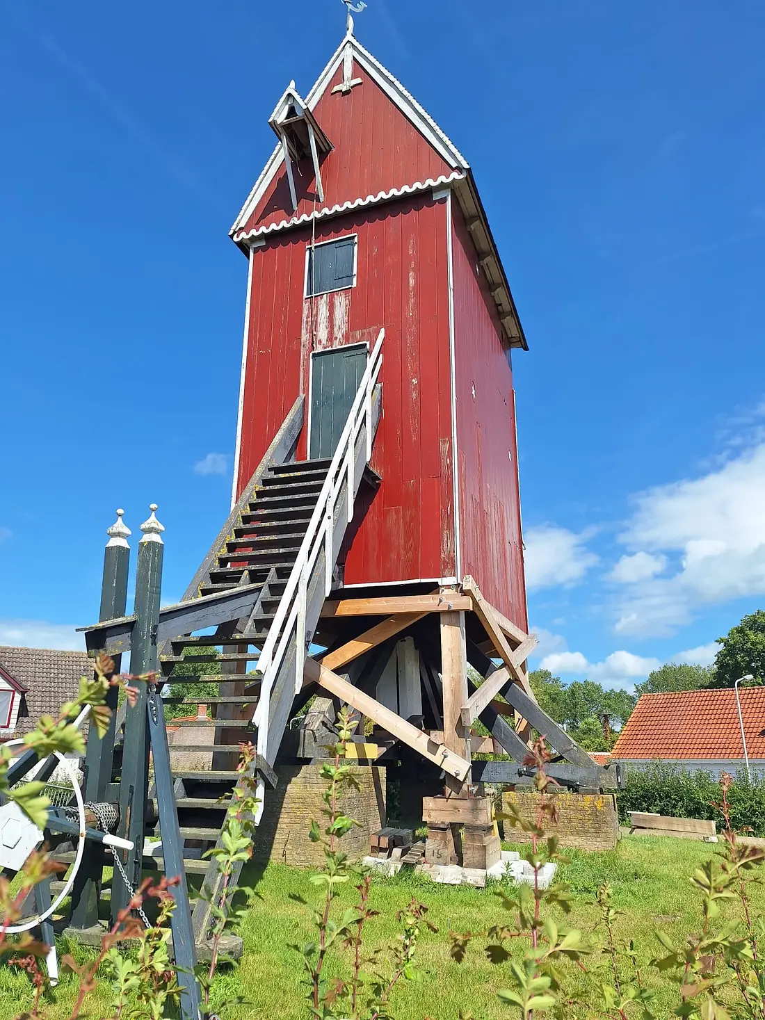 Molen 01673 (Naamloos) (Retranchement), Gaston De Clippel (13-06-2026)&nbsp;De molen volledig gestut in afwachting van verdere restauratie. | Database Nederlandse molens