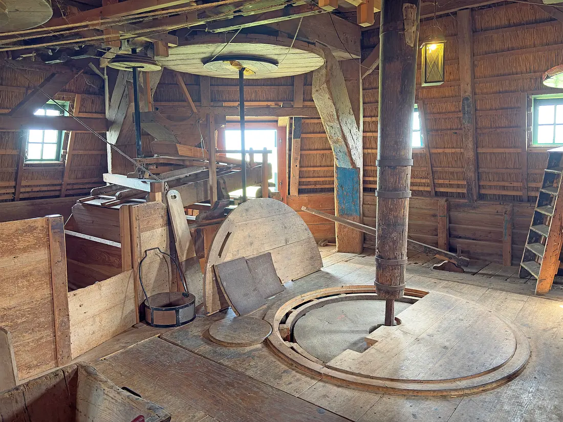 11, Molen 01080 Het Prinsenhof (Westzaan), Bernhard IJskes (30-05-2026)&nbsp;De pelsteen. | Database Nederlandse molens