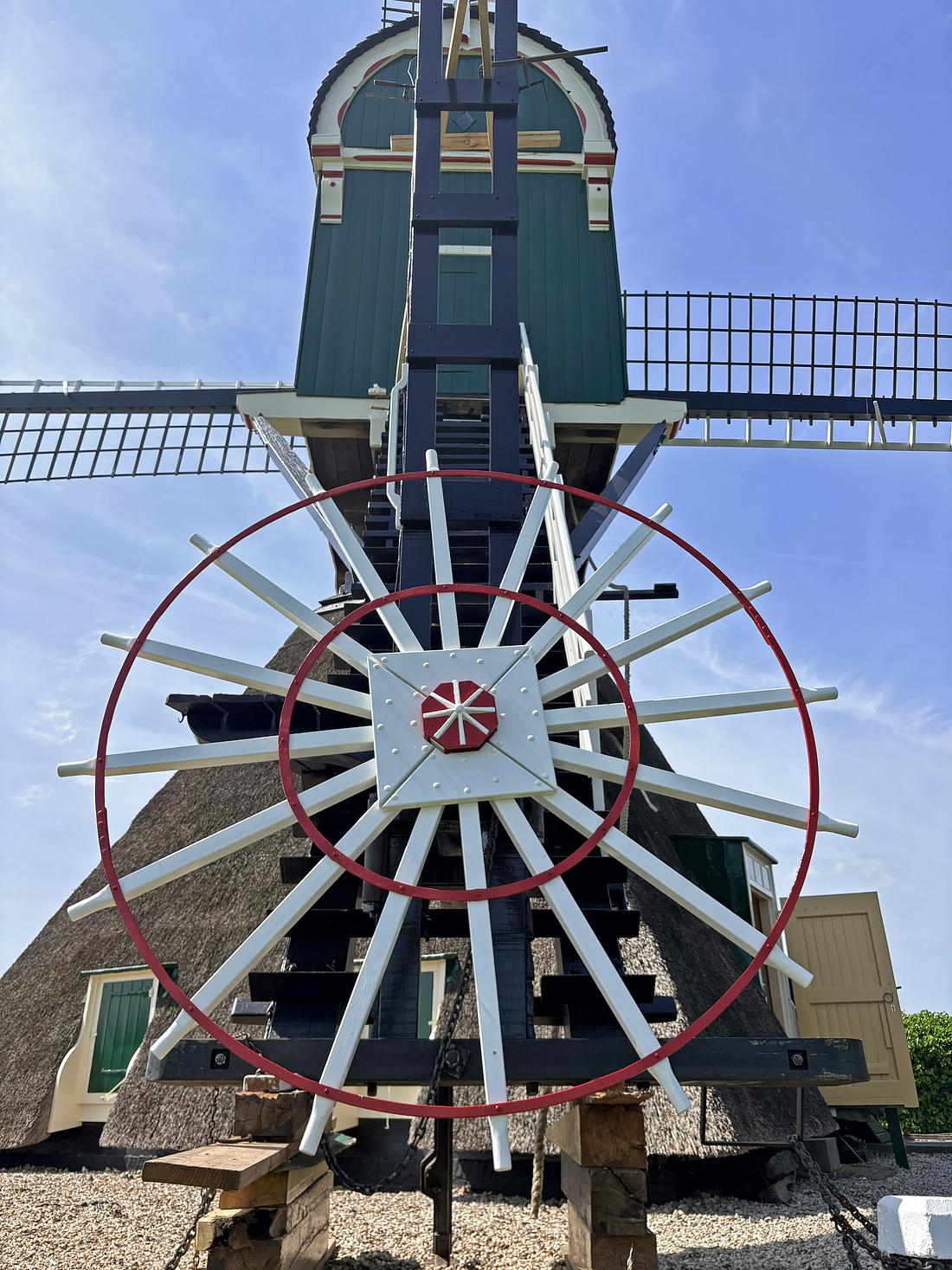 9, Molen 00023 Kockengense Molen (Kockengen), Bjorn Jannink (30-05-2026)
Het nieuwe kruirad, ook weer een kopie van toen de molen uit bedrijf was gekomen. | Database Nederlandse molens