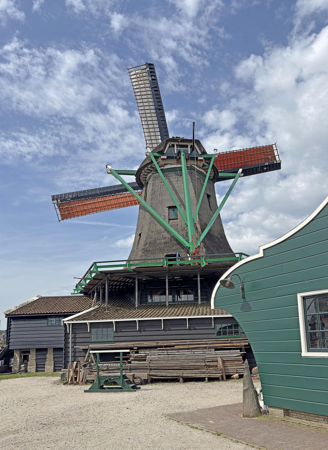 9, Molen 10139 Het Jonge Schaap (Zaandam), Bernhard IJskes (29-05-2026)
Overzicht van een deel van de molenwerf. | Database Nederlandse molens