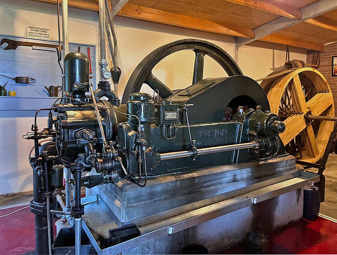 24, Molen 03610 (Naamloos) (Goidschalxoord), William Bouter (28-05-2026)
De laatste tijd is er het e.e.a. veranderd rondom de motor. | Database Nederlandse molens