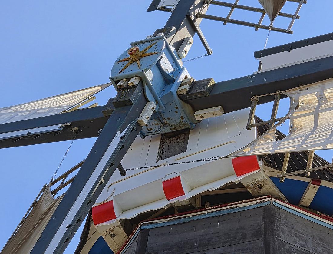 6, Molen 06410 De Meeuw (Garnwerd), Alex Buist (20-06-2026)De opvallend grote askop, die nog om een likje verf vraagt! | Database Nederlandse molens