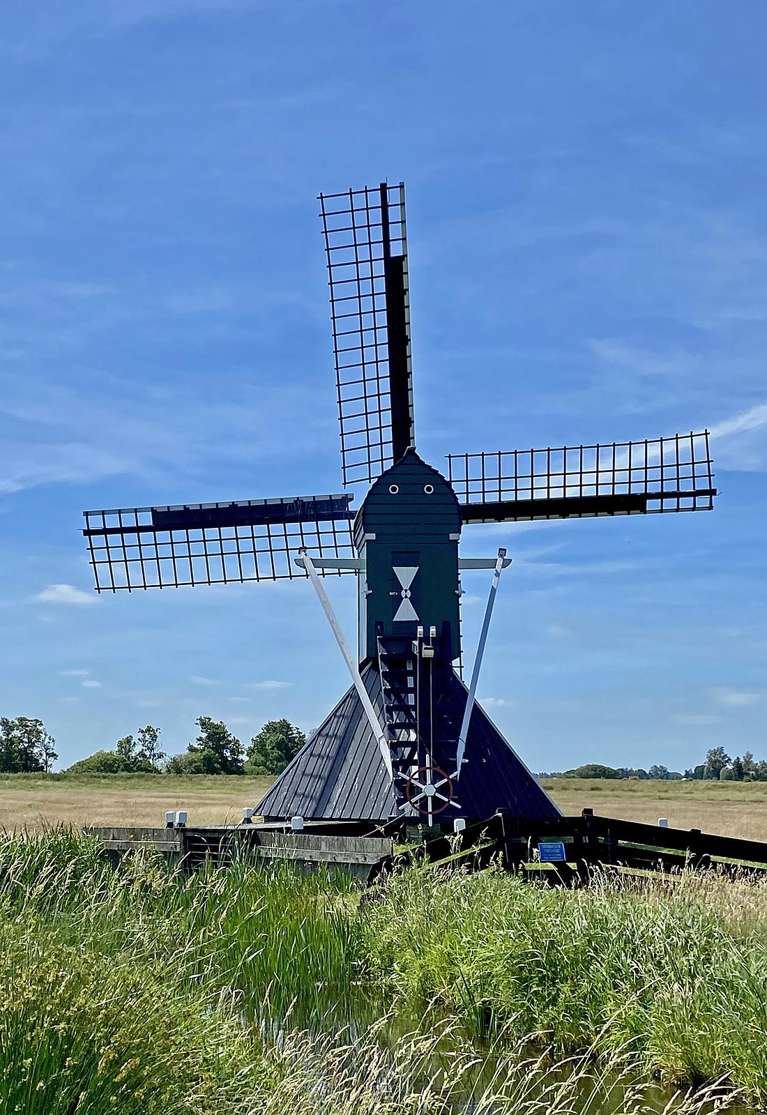 2, Molen 06441 De Bird / Koopmansmolen (Grouw / Grou), Reinder Boorsma (22-06-2026)
Opvallend zijn het slanke bovenhuis en de erg spitse kapvorm.&nbsp; | Database Nederlandse molens