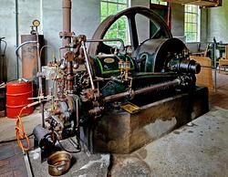 Motor 43055, Ruston, Proctor & Co Ltd., Pieter Zuijkerbuijk (03-09-2026)De Ruston dieselmotor van 22 PK, No. 43055, jaartal 1927 (volgens het koperen plaatje). | Database Nederlandse molens