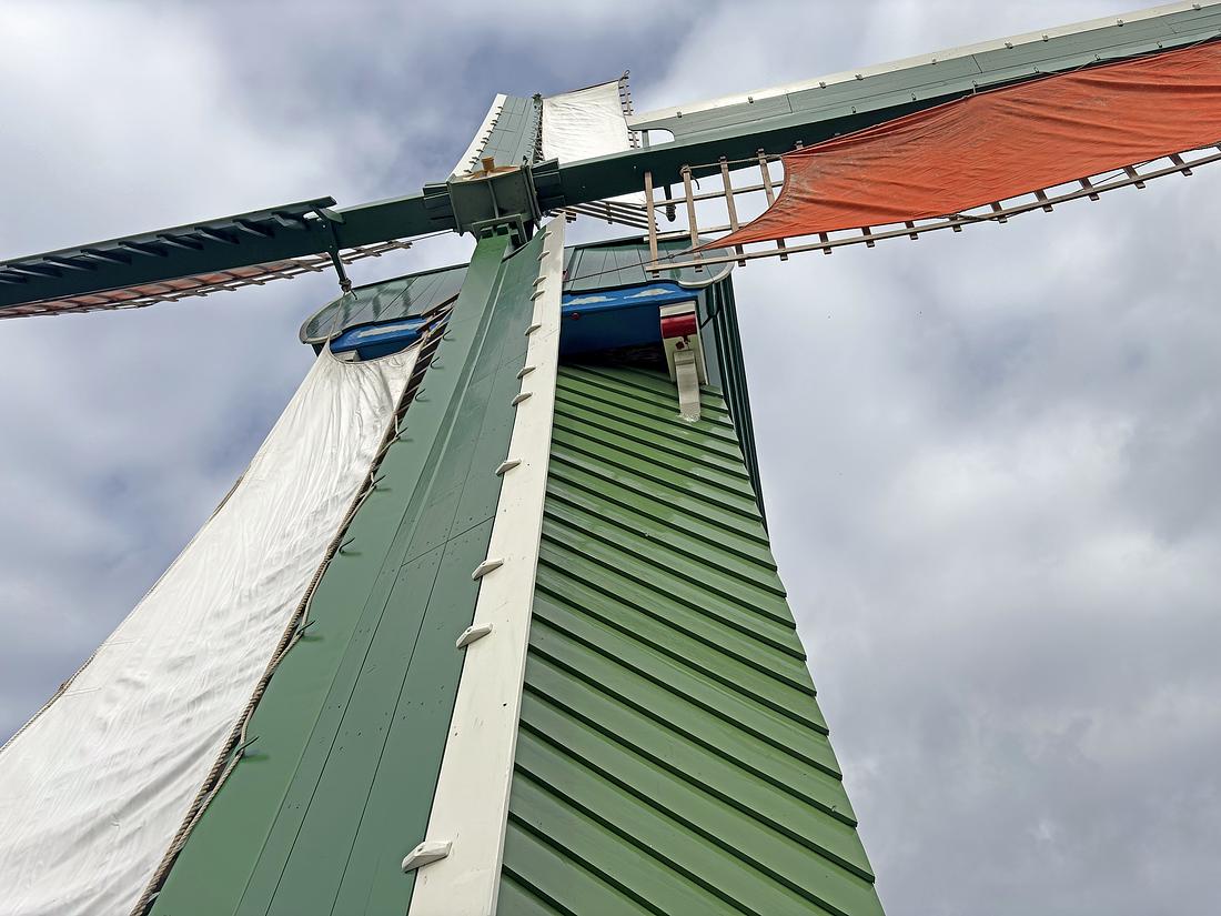 6, Molen 10690 De Poelenburg (ook: De Gekroonde Poelenburg) (Zaandam), Bernhard IJskes (14-09-2026)Het nieuwe gevlucht. | Database Nederlandse molens