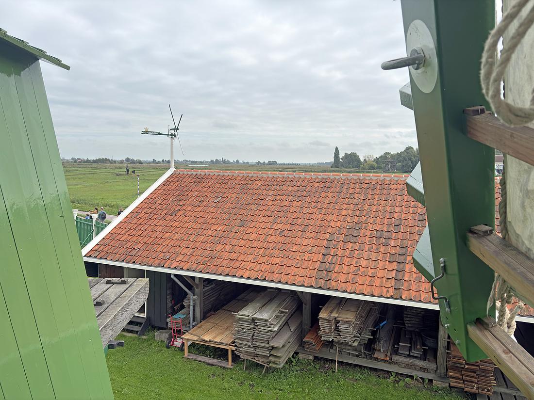 12, Molen 10690 De Poelenburg (ook: De Gekroonde Poelenburg) (Zaandam), Bernhard IJskes (14-09-2026)De Zaanse "spin" met kroon op de staart. | Database Nederlandse molens