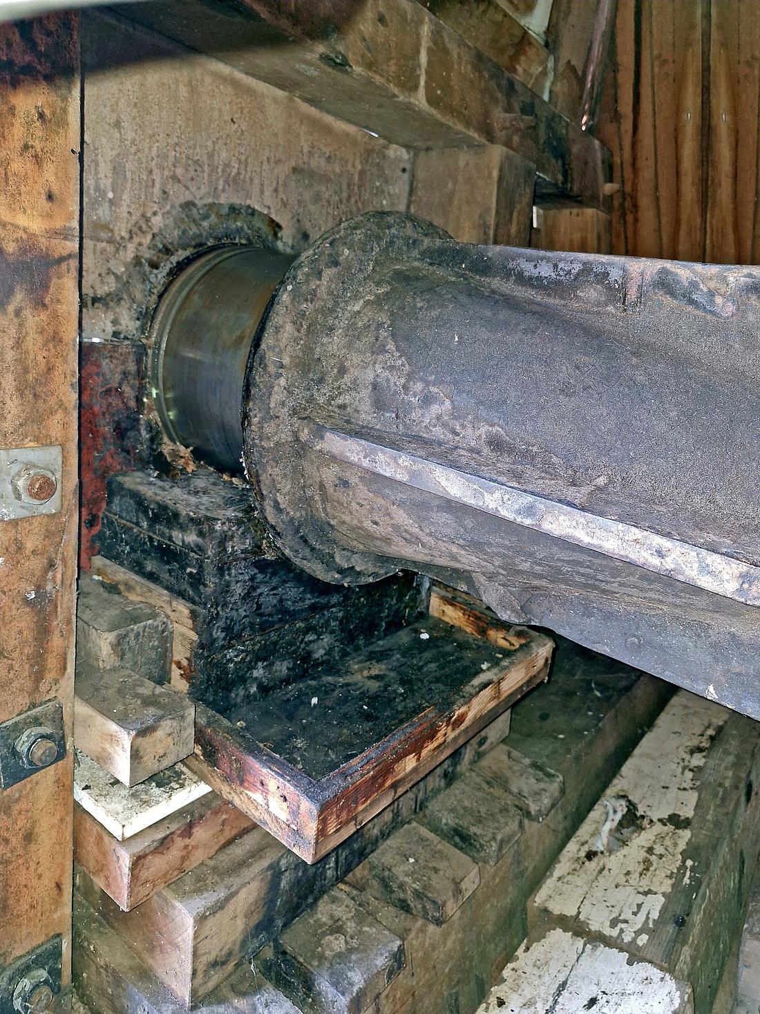 19, Molen 00475 De Eolus (Den Ham), Rob Hoving (16-09-2026)De halslager van de bovenas. | Database Nederlandse molens