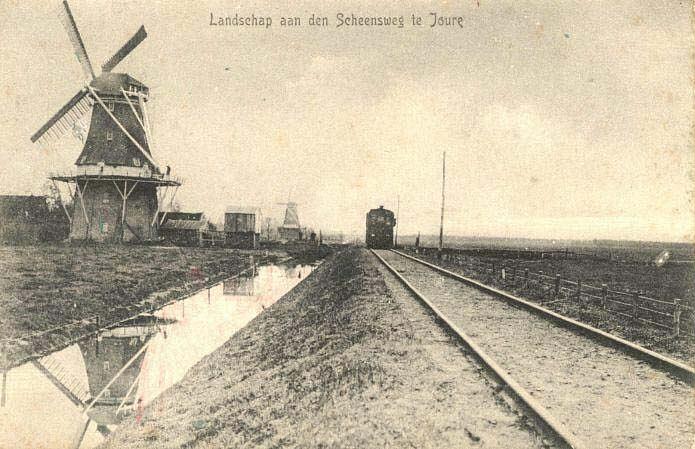 1, Molen 01451 b Wielinga-Stam (Joure/ De Jouwer), Ansichtkaart, links molen Wielinga en rechts molen De Vlijt (coll. P. Hofkamp) | Database Nederlandse molens