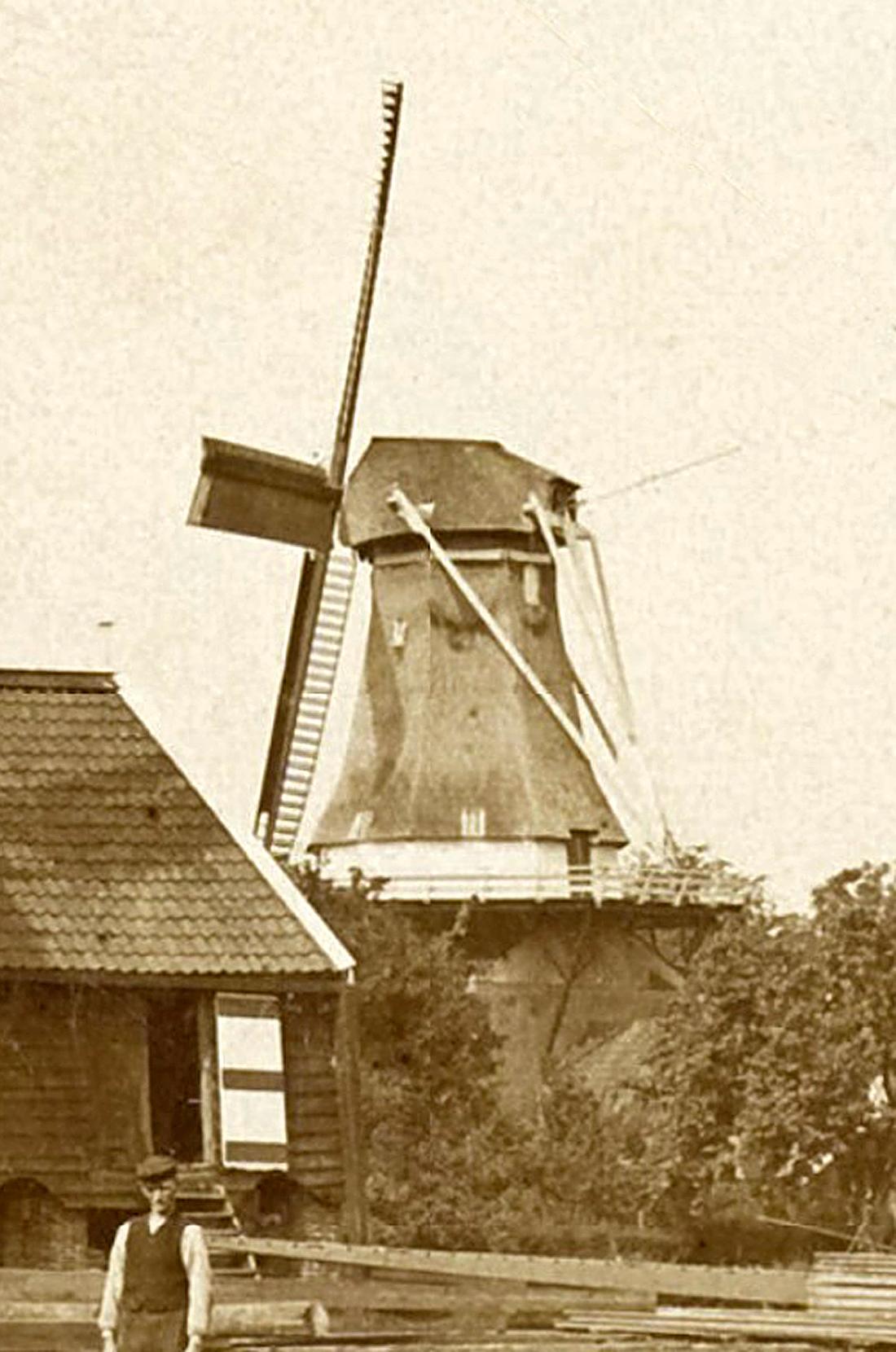 Molen 00468 d De Meeuw (Groningen), Detail van de grotere foto die in het blad Molens staat pag. 22-23&nbsp; | Database Nederlandse molens