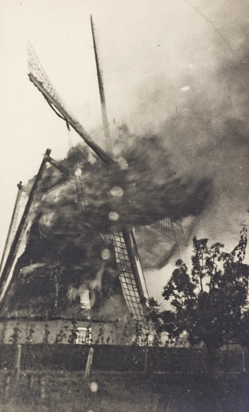 2, Molen 02475 Korenmolen van Ambrosius (Heerewaarden), Foto van Jan van Egmond, coll. DHM | Database Nederlandse molens