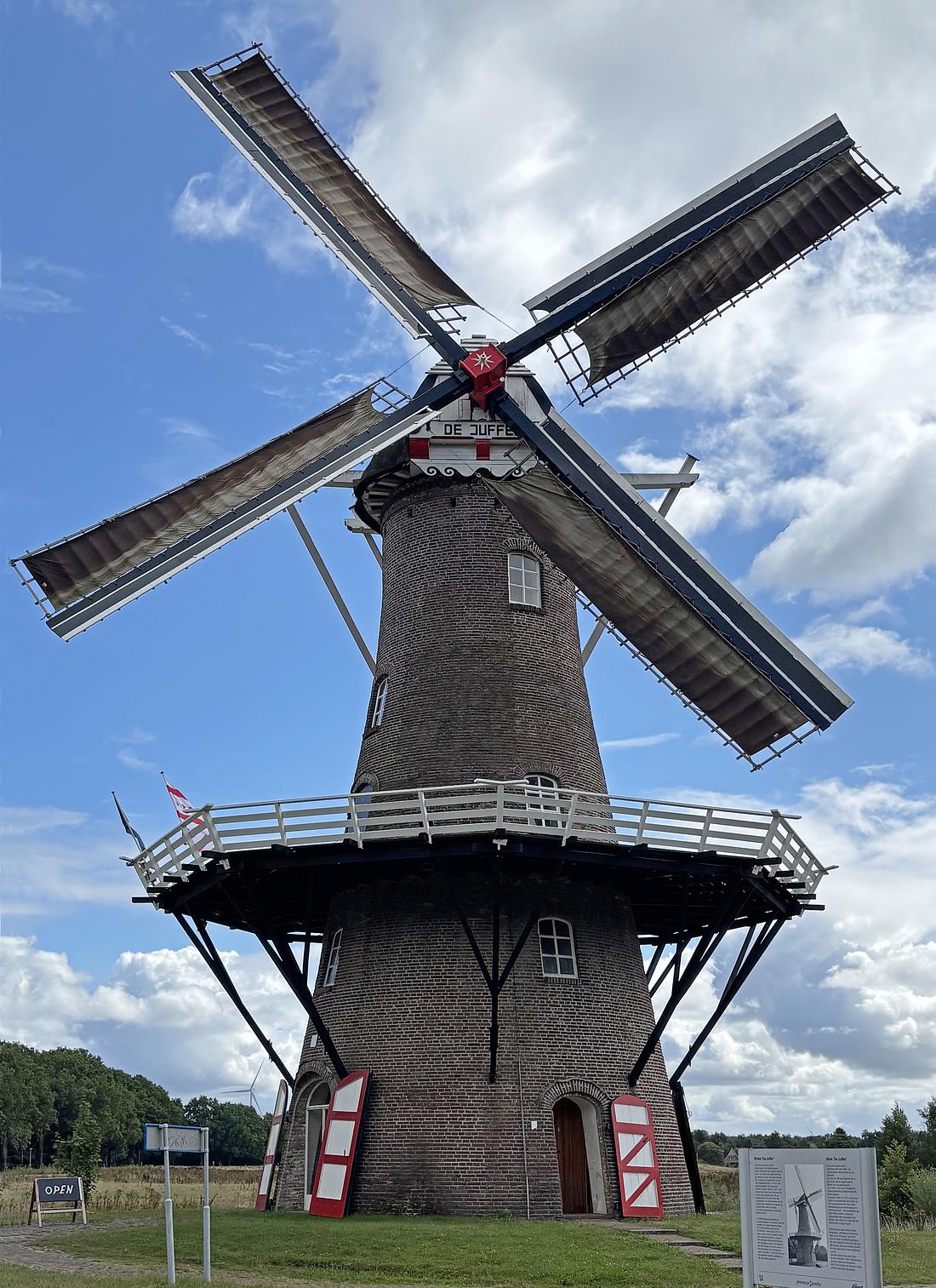 Molen 10277 De Juffer (Gasselternijveen), Jasper Dekker (22-08-2026)De draaiende molen tijdens de Drentse Molendag. | Database Nederlandse molens