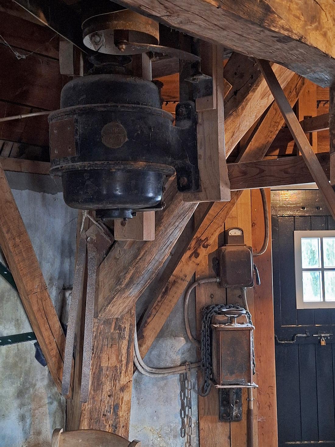 28, Molen 03114 Teunismolen (Dinxperlo - De Heurne), Jay Verkerk (24-05-2025)De motorische aandrijving van het maalkoppel. | Database Nederlandse molens