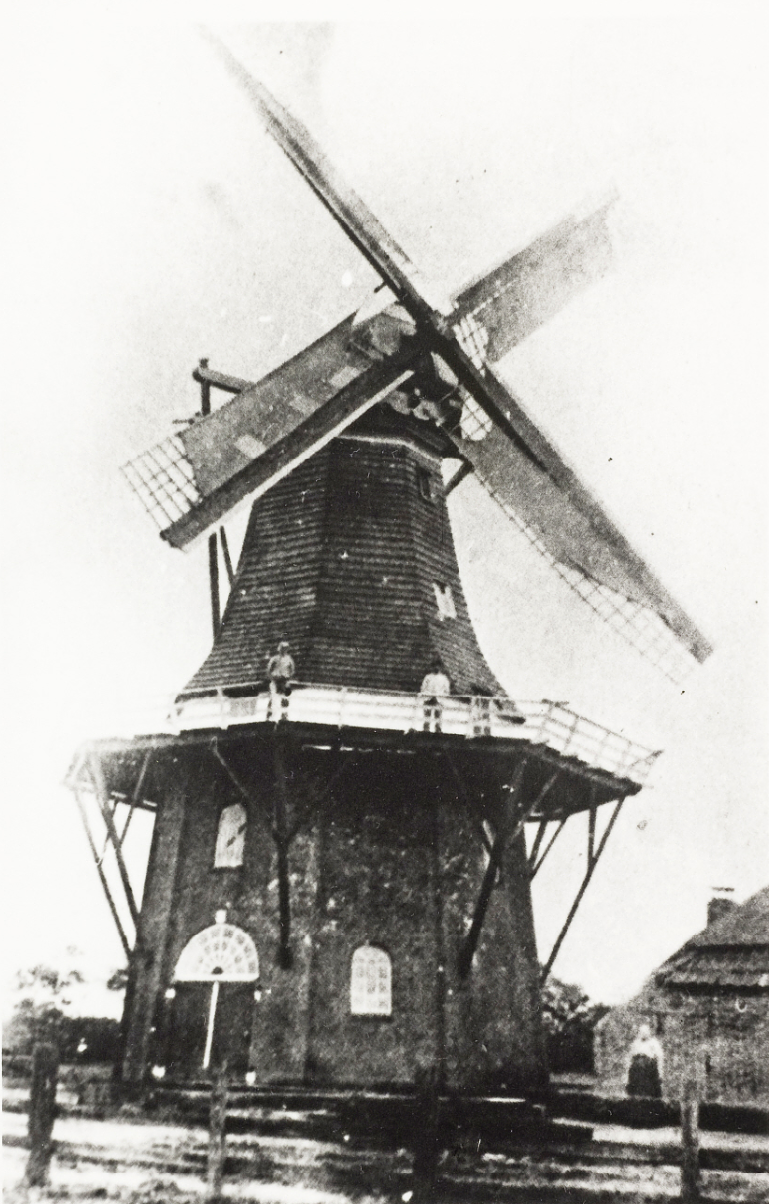 Molen 04452 d De Noordstar / Molen Bouma (Niekerk), Foto: n.n.,op de stelling molenaars B.H. Goeman en L.F. Datema,&nbsp;collectie DHM | Database Nederlandse molens