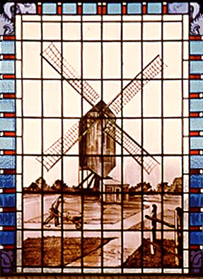 Molen 02648 b Korvelsche Molen (1e) (Tilburg), fragment van foto, glas-in-loodraam in deur vm cafe op de hoek | Database Nederlandse molens