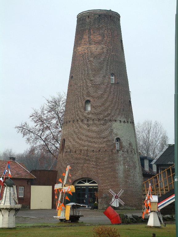 7, Molen 01558 Molen van Van den Bergh (Sint-Oedenrode), Fotograaf onbekend, opname 12-12-2003 | Database Nederlandse molens