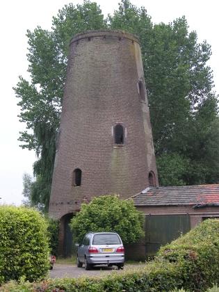 5, Molen 02582 Anna (Berghem), Foto S. Boumans, 28-07-2005 | Database Nederlandse molens