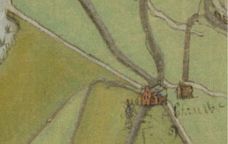 1, Molen 17378 Molen van Blauwe Sluis (Blauwe Sluis), De Kaart van de Biesbos e.o. door Sluyter, 1560 (NAG, 4.VTH 1895 A) toont een groter naast een kleiner huis midden op de dijk, waar de waterloop onderdoor gaat. Even verderop staat buitendijks de windmolen als een standerdmolen op verhoogde gele voet. Wat oostelijker de Tacxhoeve. Geen huizen ten noordwesten van de sluis. | Database Nederlandse molens