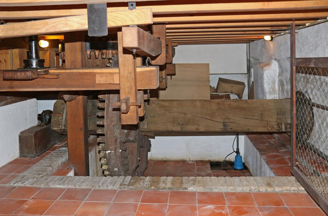 4, Molen 02571 l De Ruitersmolen (Beekbergen), Ronald Bakker (12-09-2026)De wateras en het waterwiel van de molen. | Database Nederlandse molens