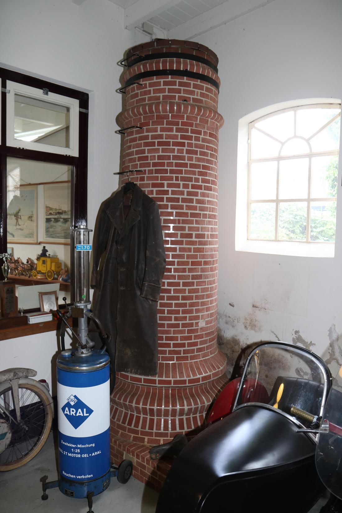 7, Molen 02571 k Tullekensmolen (zuid) (Beekbergen), Restant van een schoorsteen van de voormalige wasserij.&nbsp;Foto van Ronald Bakker (12-09-2026) | Database Nederlandse molens