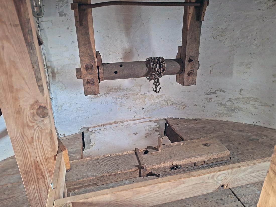 16, Molen 00873 De Witten (Etten), Jay Verkerk (12-09-2026)Voor het optakelen van de steenspil. | Database Nederlandse molens
