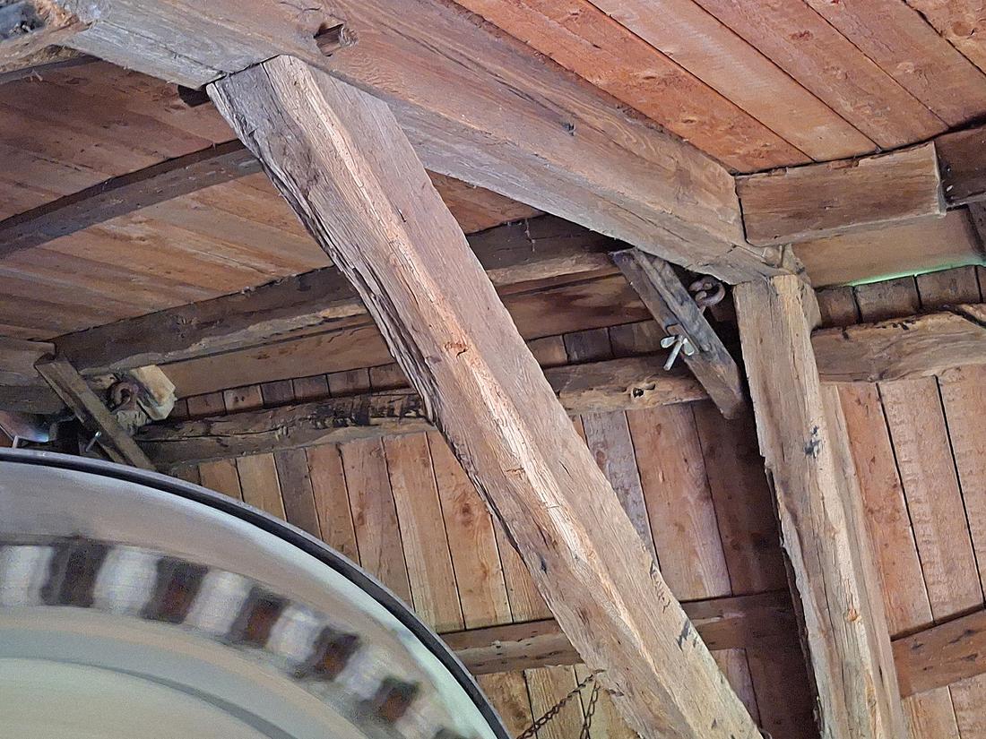 21, Molen 00879 Hermien (Harreveld), Jay Verkerk (13-09-2026)Een uitneembare brede nokplank, een kenmerk van molenmaker Kreeftenberg uit Varsseveld (vermoedelijk).&nbsp;&nbsp; | Database Nederlandse molens