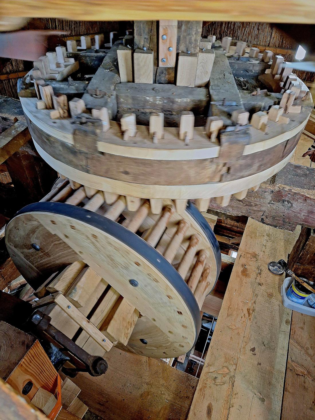 13, Molen 02635 Makkinga's Mölle (Ommen), Jay Verkerk (05-08-2026)
De deels vernieuwde onderbonkelaar met geheel nieuwe krukaswiel. | Database Nederlandse molens