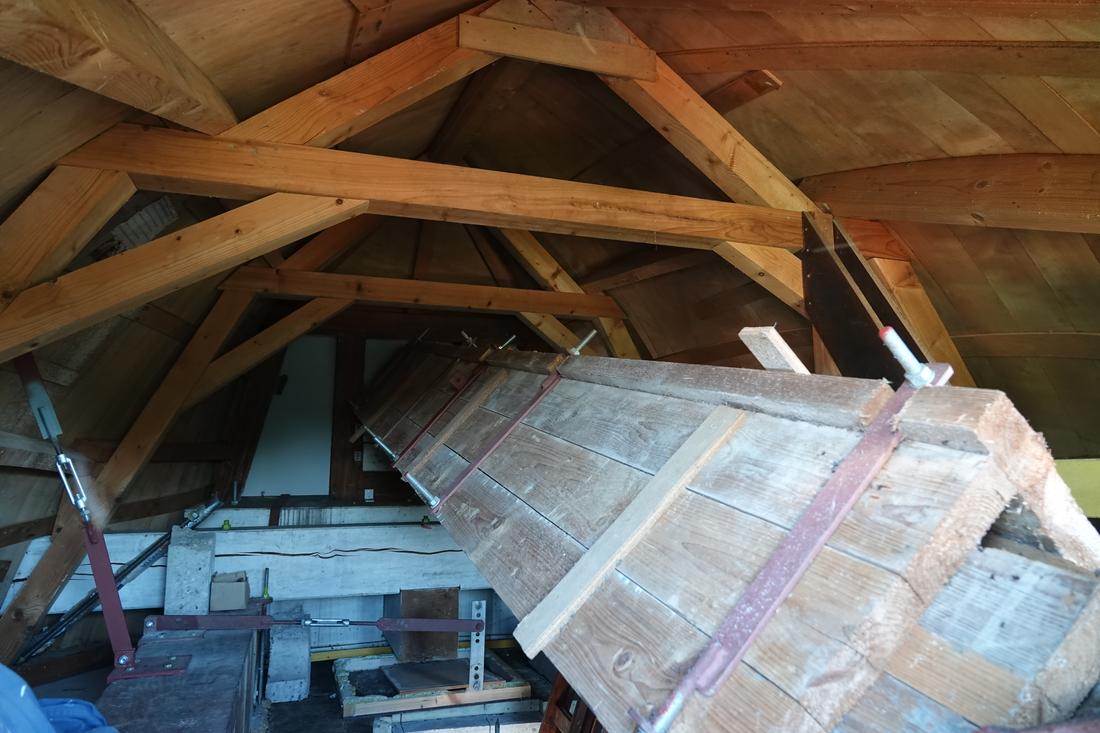 8, Molen 03558 't Welvaaren van Grijpskerke (Grijpskerke), Foto van Michel Dellebeke (03-10-2026)Gezicht in de kap vanaf de korte spruit weerstijl-zijde. | Database Nederlandse molens