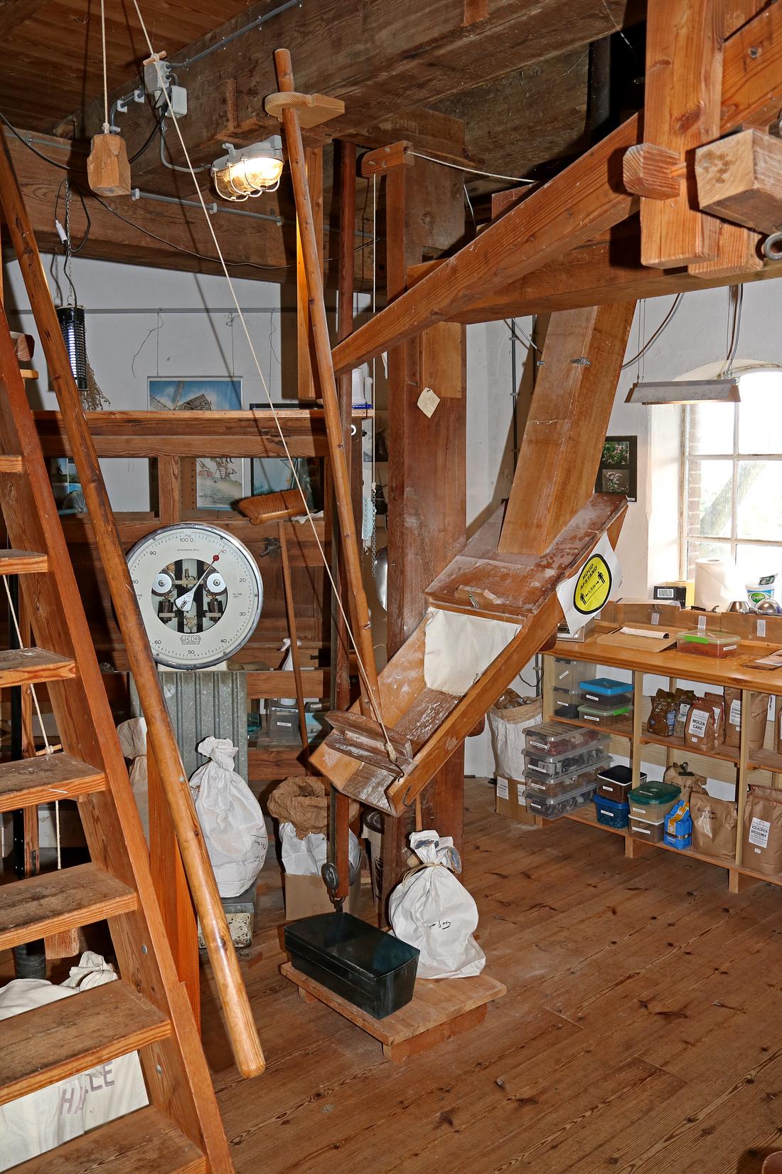 7, Molen 01009 Havekes Mölle (vh. De Volharding) (Twello), Ronald Bakker (12-09-2026)Maalbak van het eerste koppel stenen. | Database Nederlandse molens