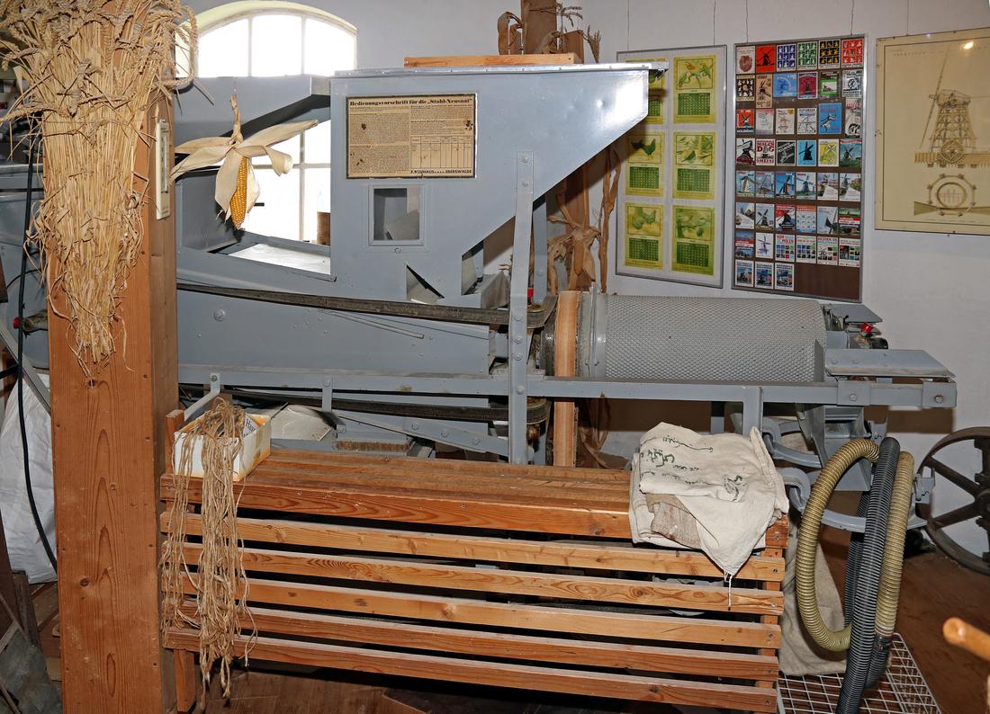 9, Molen 01009 Havekes Mölle (vh. De Volharding) (Twello), Ronald Bakker (12-09-2026)Graanreiniger uit omstreeks 1934, fabrikaat F. Neuhaus G.M.B.H., Eberswalde, model Stahl-Neusaat 10, aangedreven door een elektromotor. | Database Nederlandse molens