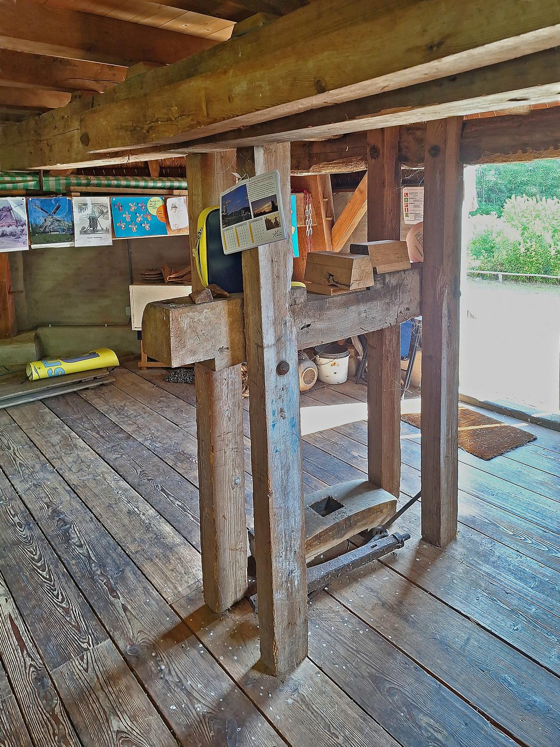 9, Molen 02637 De Besthmenermolen (Ommen), Jay Verkerk (05-08-2026)Het "paard" van het andere koppel maalstenen. De bolspil ontbreekt. | Database Nederlandse molens