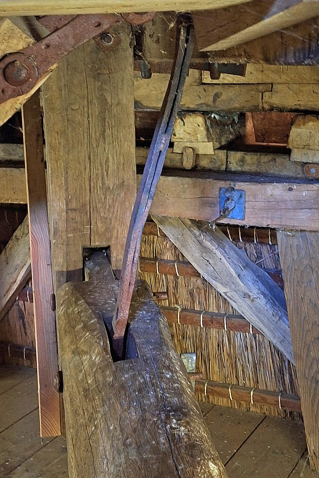 16, Molen 02637 De Besthmenermolen (Ommen), Jay Verkerk (05-08-2026)Vangbalk met dubbel uitgevoerde sabelijzer. | Database Nederlandse molens