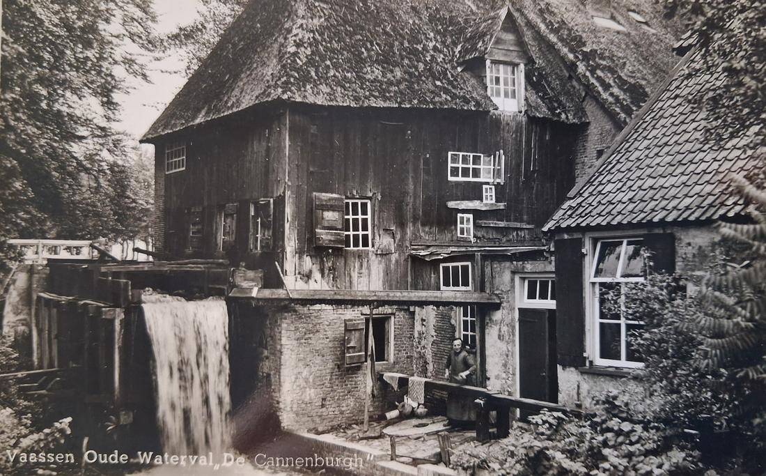 Molen 01233 Cannenburger watermolen (1e) (Vaassen), ansichtkaart uitg. Fa. B. Hullegie,&nbsp;
Vaassen 650
coll. Jan Verhoek, | Database Nederlandse molens