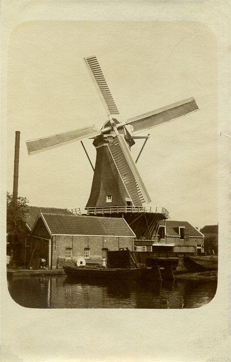 Molen 01168 e De Eendracht / De Gouden Leeuw (Rotterdam, stadsdeel Overschie), naam fotograaf / datum foto&nbsp;onbekend (01-01-1910)
Collectie Paul van den Berg | Database Nederlandse molens