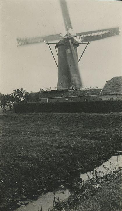 1, Molen 01168 De Hoop (Rotterdam, stadsdeel Overschie), naam fotograaf / datum foto&nbsp;onbekend (01-01-1910)
Collectie Paul van den Berg | Database Nederlandse molens