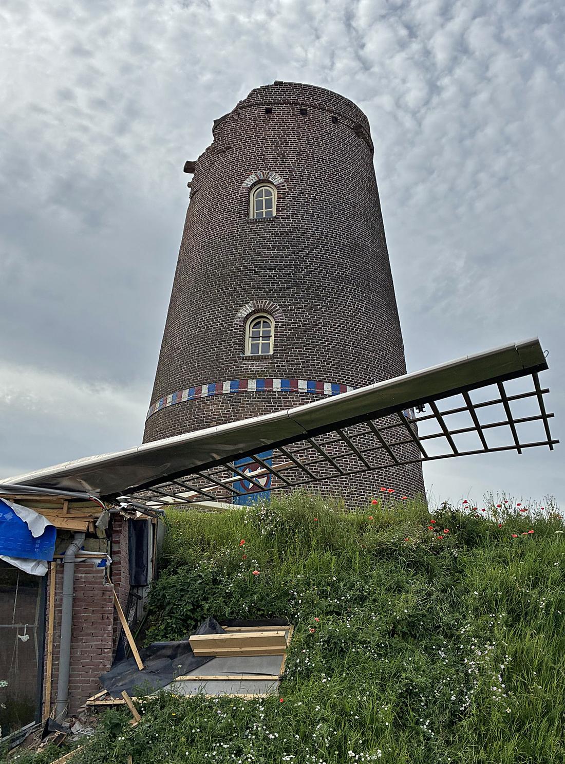 Molen 02497 Zilster Molen (Veldhoven-Zeelst), Dick Nieuwenburg (30-06-2026)De schade is goed zichtbaar na de zware onweersbui in de nacht van 27 op 28 juni 2026. | Database Nederlandse molens